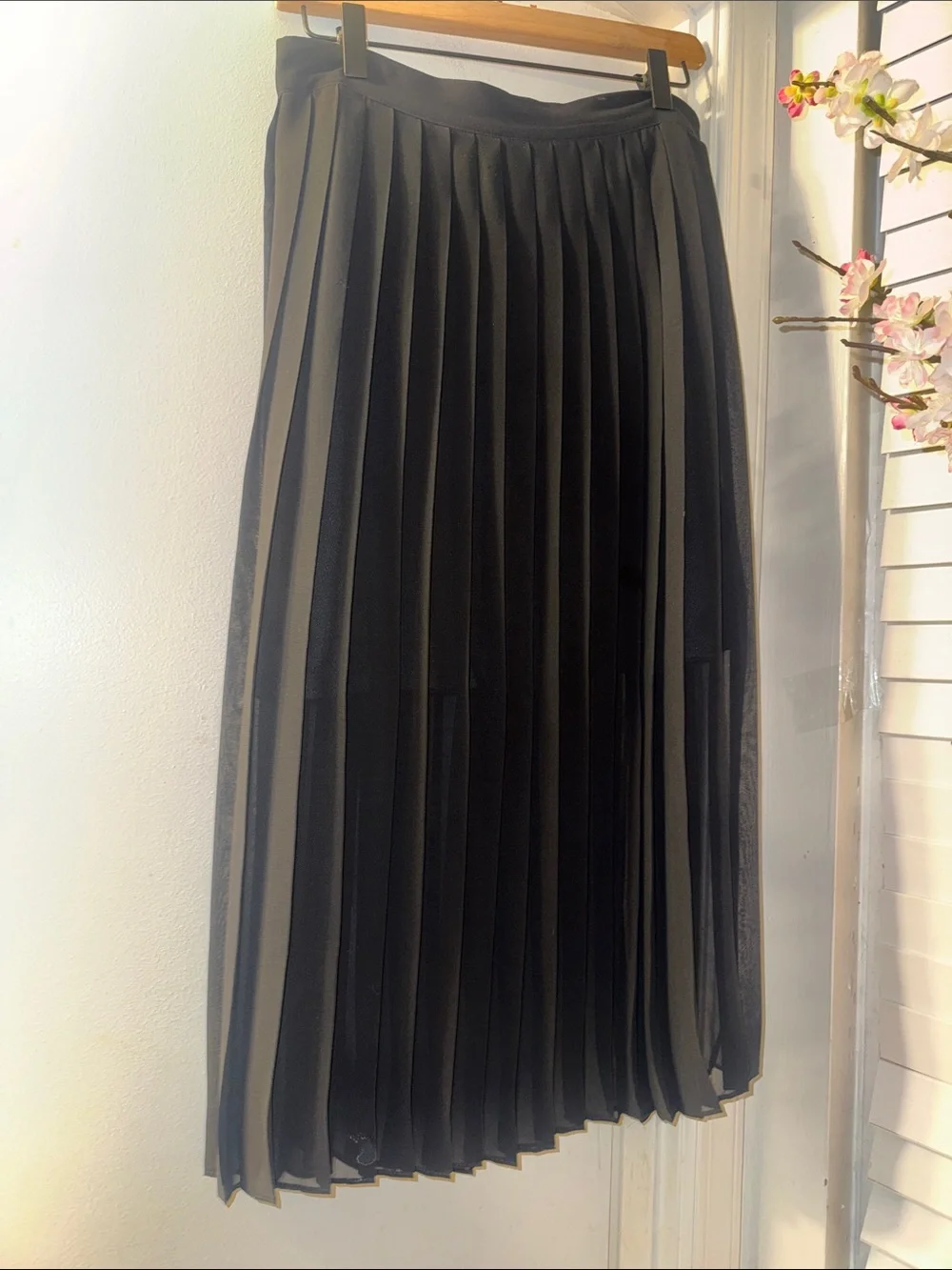Women's Black Pleated Midi Skirt - Timeless Elegant Style